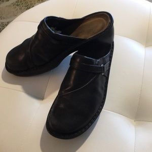 NAOT clogs 42/10 black